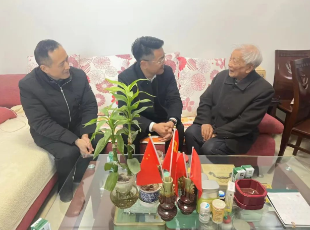 將組織關(guān)愛(ài)送上門(mén)、送心間